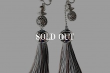 with tassel earring  -Gray-