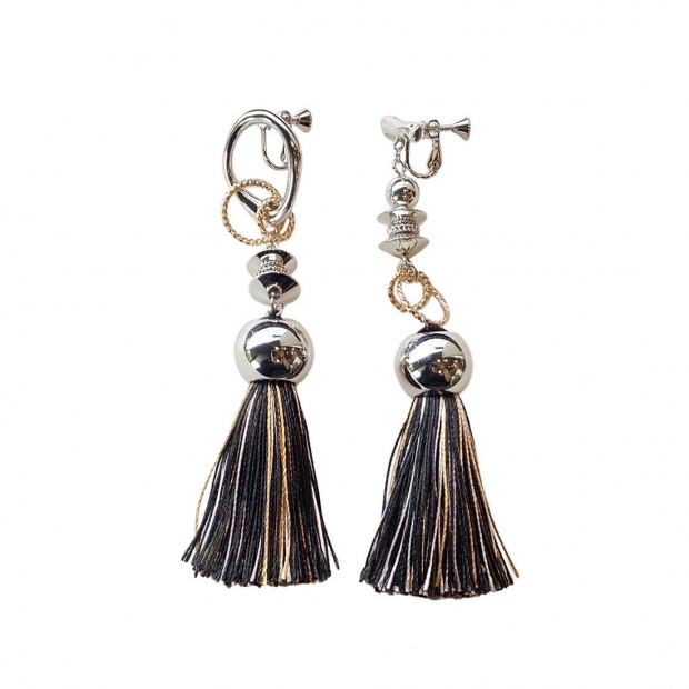 with tassel earring  -Black-