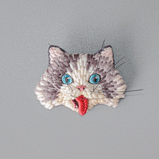 LM (エルム) / ブローチ ネコフェイス グレー / 立体刺繍アクセサリー