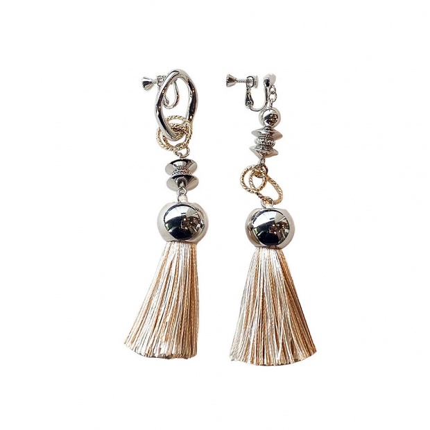 with tassel earring  -Beige-