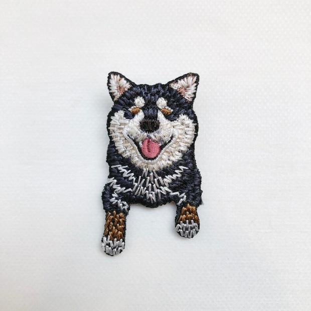 LM (エルム) / ブローチ 柴犬 ブラック / 立体刺繍アクセサリー