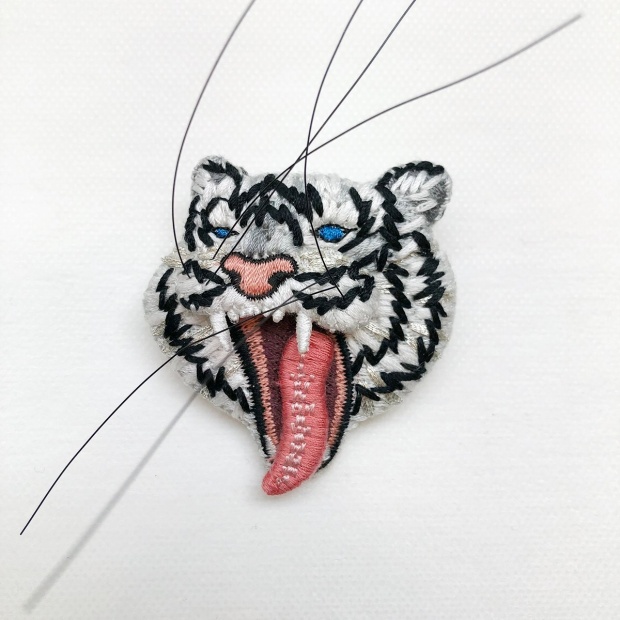 LM (エルム) / ブローチ トラ ホワイト / 立体刺繍アクセサリー タイガー