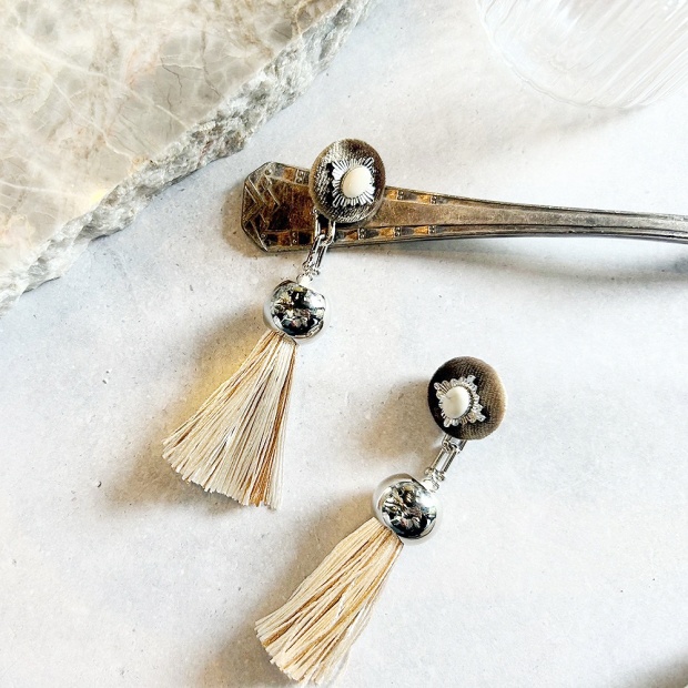 king tassel pierce  -Beige-